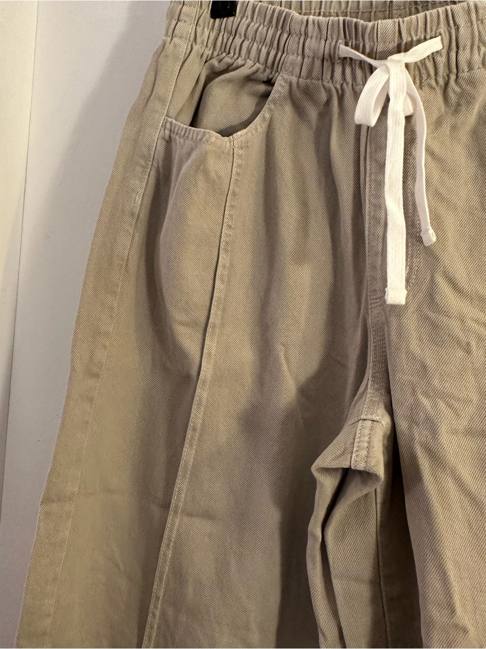 Old Navy Wide-Leg Drawstring Pants in Light Khaki - Picture 8 of 11